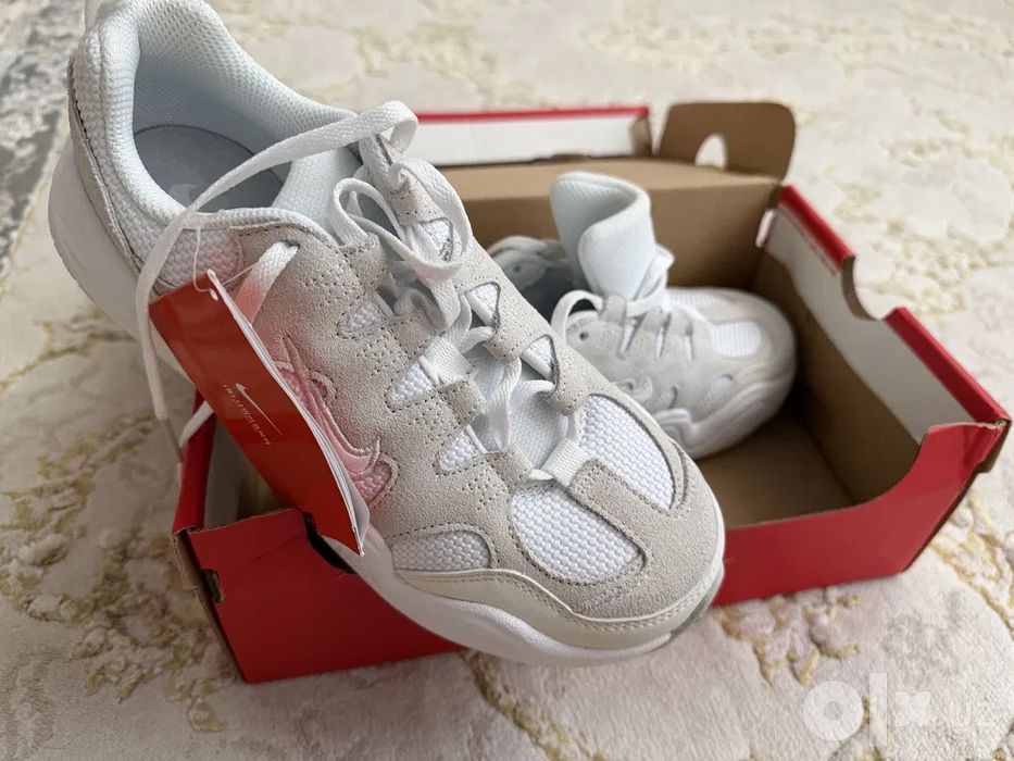 Krossofka Nike yengi koreyadan ob kelinga 36 kiyardim 37 ob kelinib