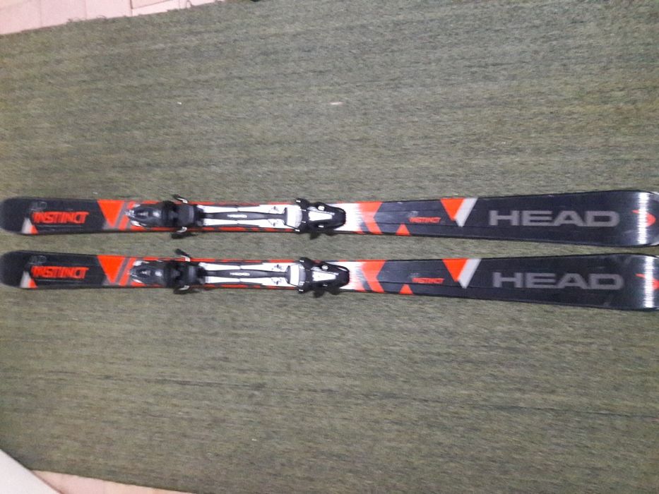 Skiuri 170cm achizitionate din Hervis