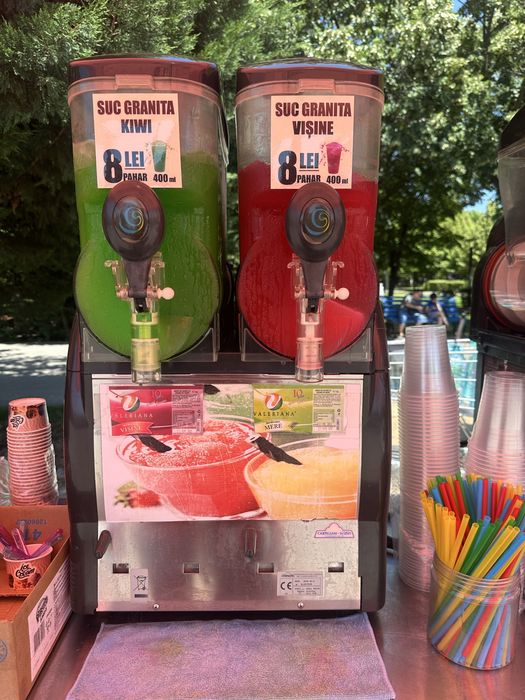 Vand masina de inghetata si aparate pentru suc granita