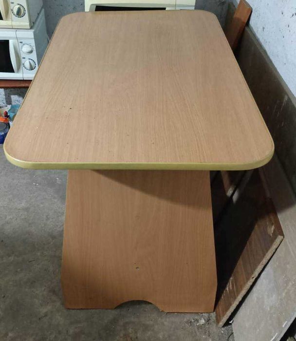 Продам стол 9000 т.Возможна доставка.