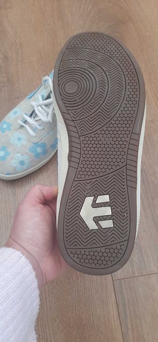 ETNIES Window X Leon Karssen