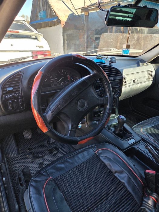 Продам машину BMW 318