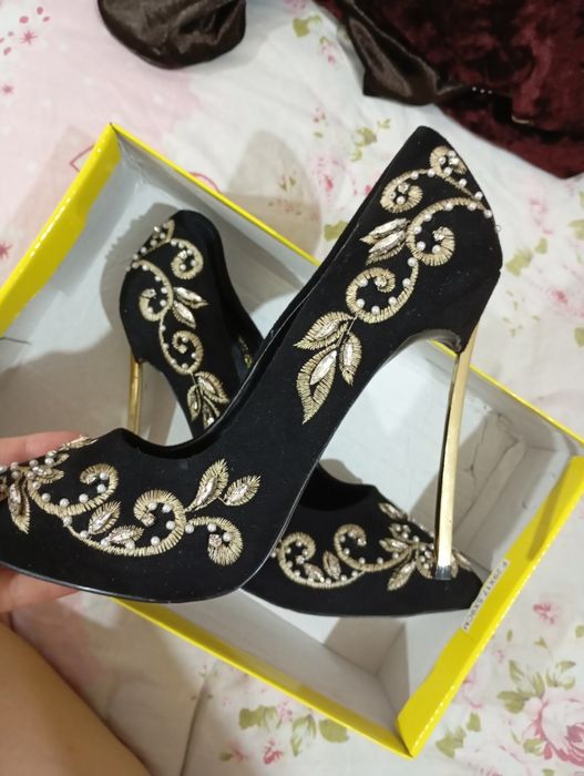 Italyanskiy 39 Razmer Taza 1 marte kiyilgen ozim 50 $ ga aldim