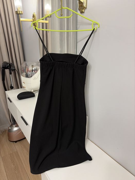 Платье облегающее на бретельках