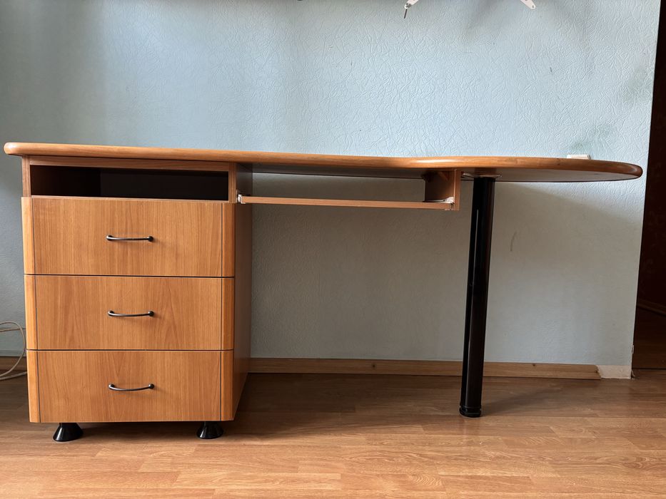 Стол компьютерный