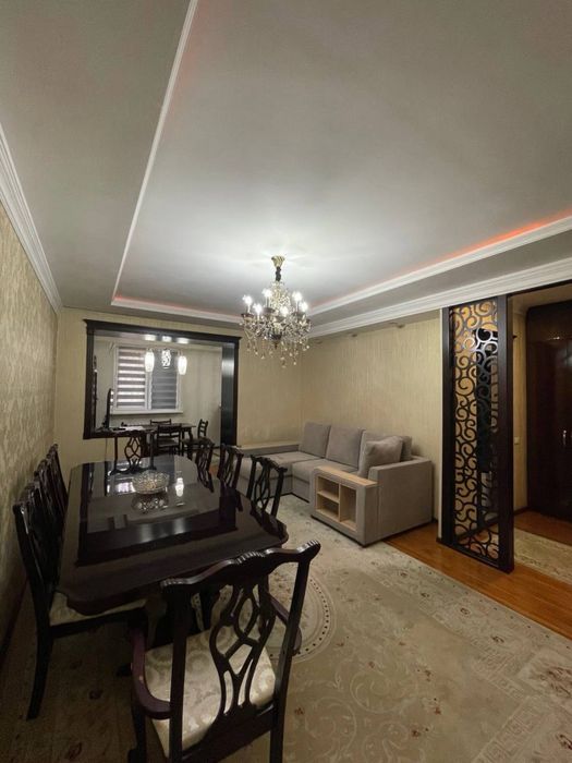 Продаю квартиру метро Ойбек 3 комнатная