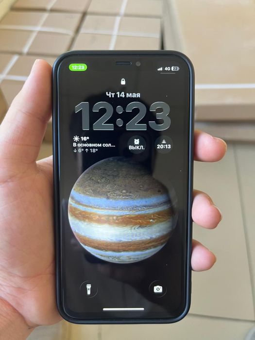 Iphone 11 pro с чехлом и зарядкой