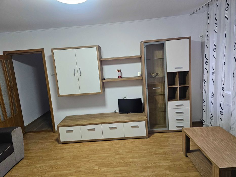 Inchiriez apartament