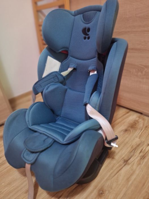 Vand scaun auto fara isofix.