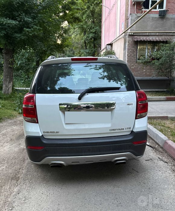 Продается белый внедорожник Chevrolet.（captiva）
