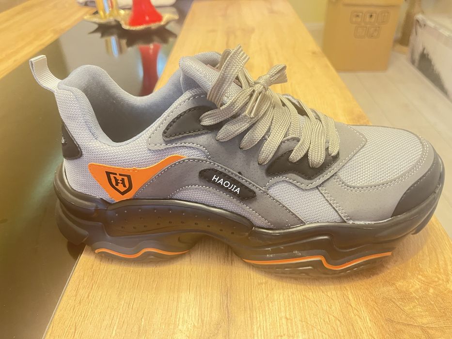 Работни обувки чисто нови с железно бумбе