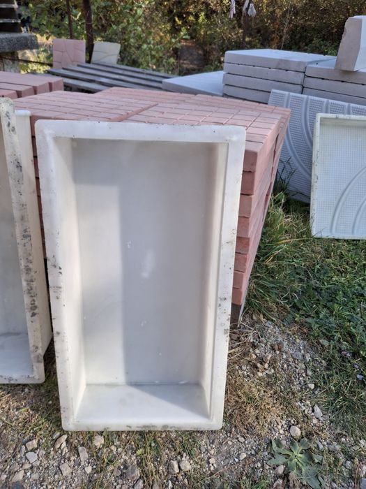 Продавам калъпи за бетонови изделия