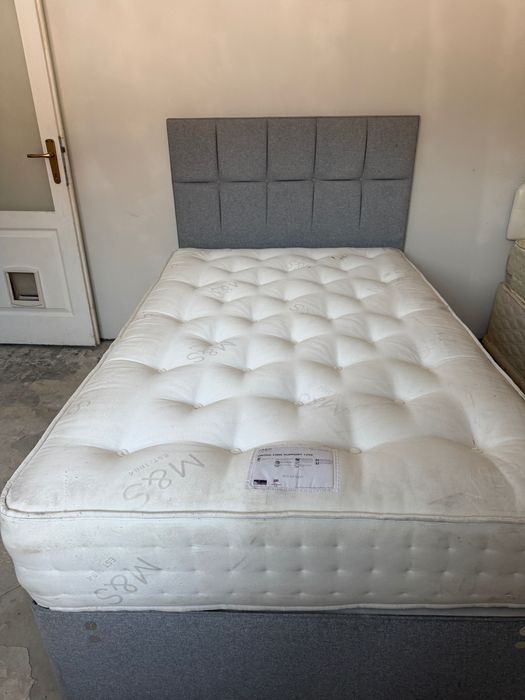 Vând paturi în stare perfectă