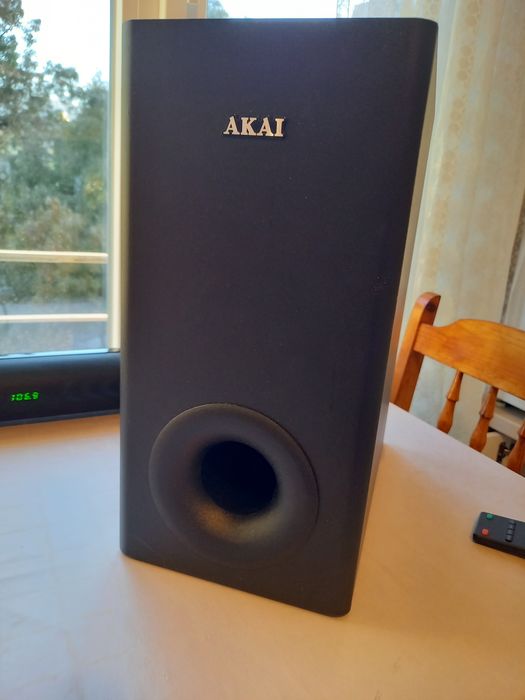 Саундбар  Akai  на една година.