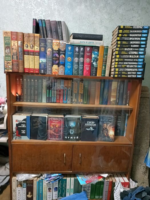 Продаю книги в отличном состоянии.