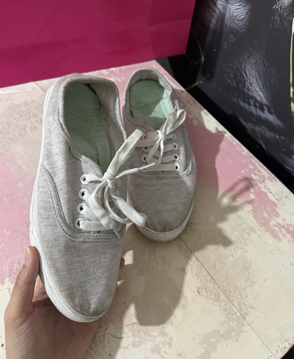 женские кроссовки