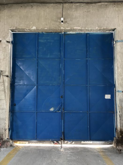 Масивна индустриална врата