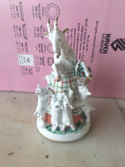 Продаётся Советская фарфоровая статуэтка