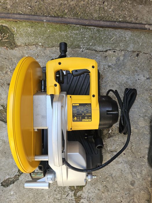 Vând mașină pentru debitat metale DeWalt DW872 Type 15, de 2200W, pentru disc de 355 mm.