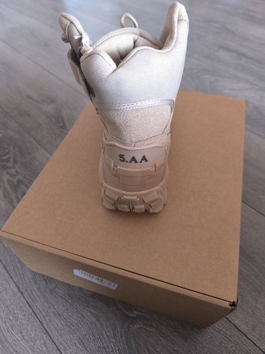 Нови планински армейски обувки