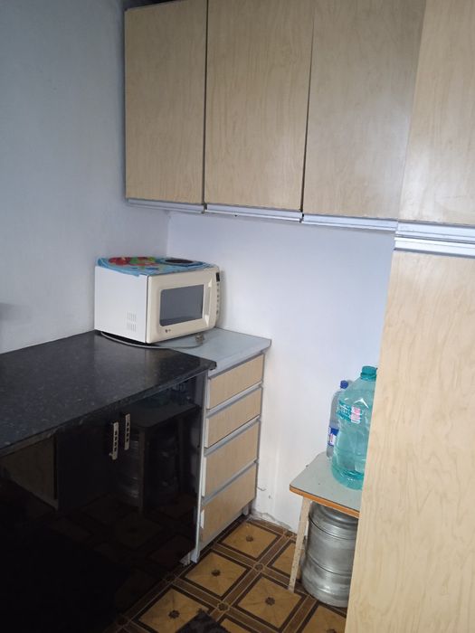 Жилой дом и участок, все коммуникации в доме есть.