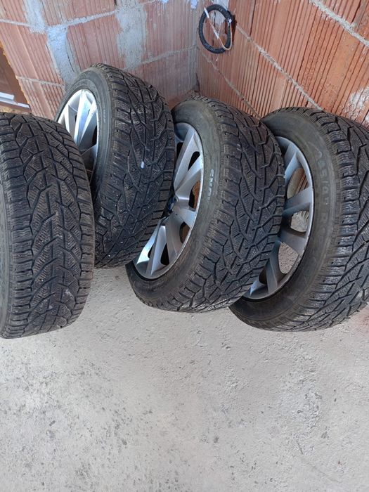 Jante Bmw F10/ F11 R18 245/ 45/ 18 cu anvelope de iarna aproape noi