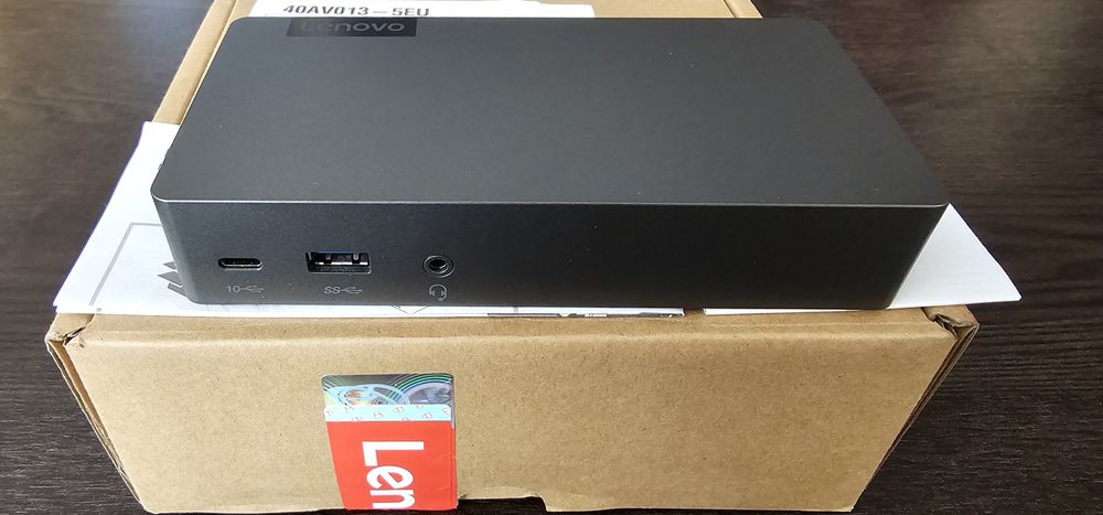 Нова докинг станция Lenovo Thunderbolt 3 Essential Dock 40AV0135EU