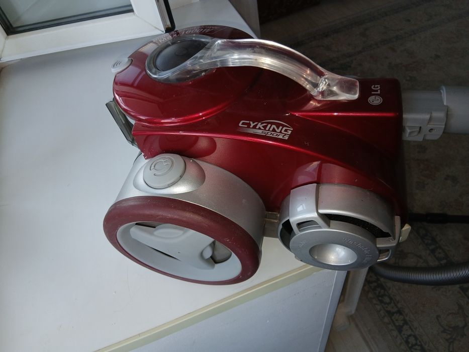 Продаю мощный пылесос