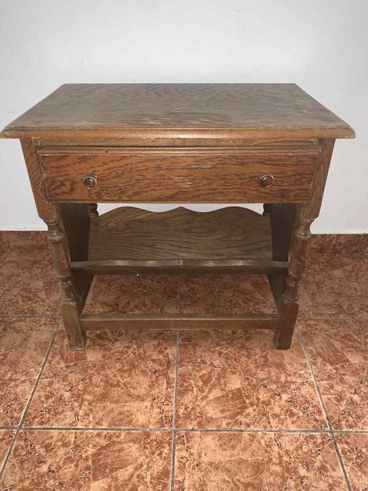 Comoda cu sertar din lemn si suport de ziare/reviste