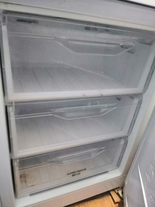 Холодильник сотилади