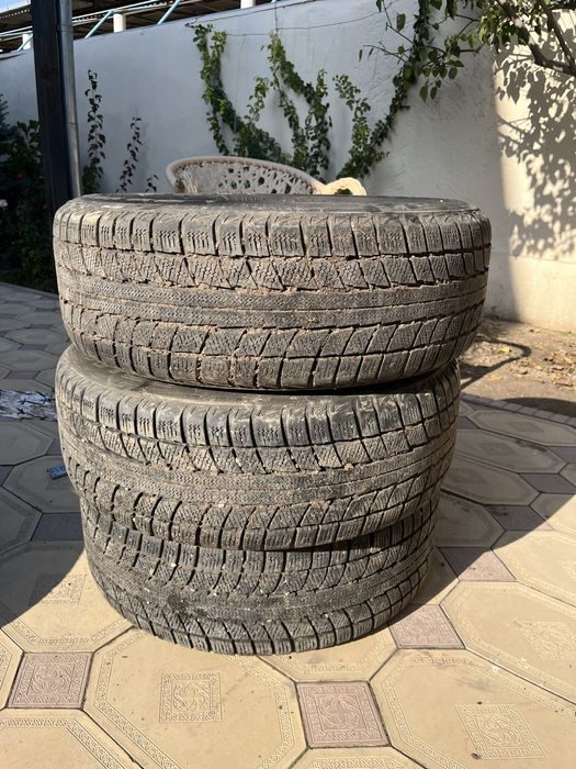 Продам диски с шинами от тойоты