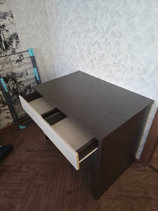 Продам стол с ящиками