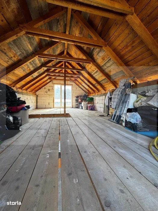 Casa la rosu cu mansarda, teren 450 mp, zona linistita Luizoaia – ap