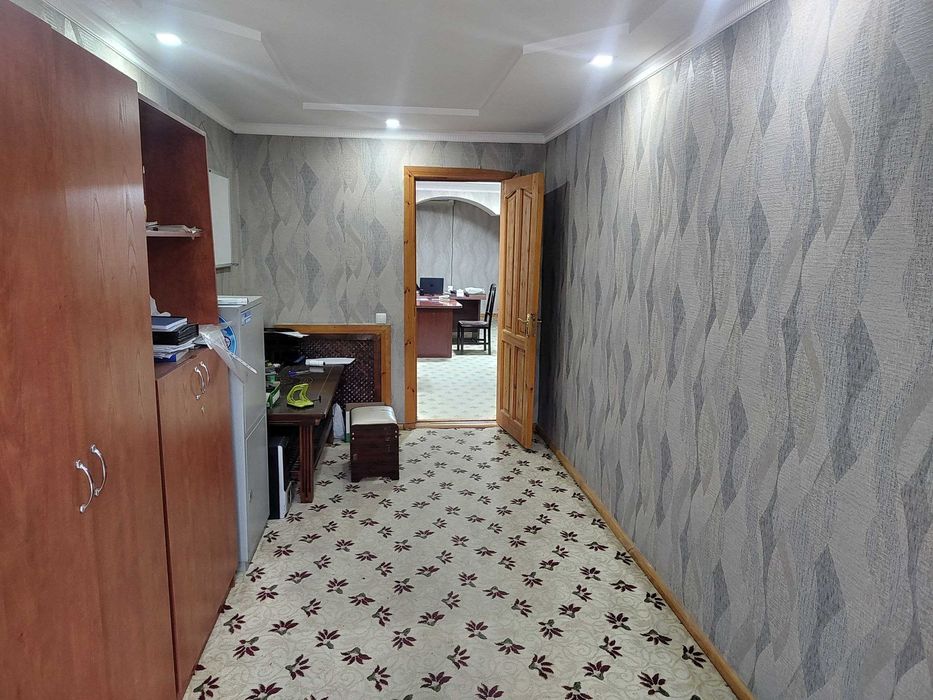 Шахар марказида жойлашган, 1-этаж 2 хонали квартира сотилади