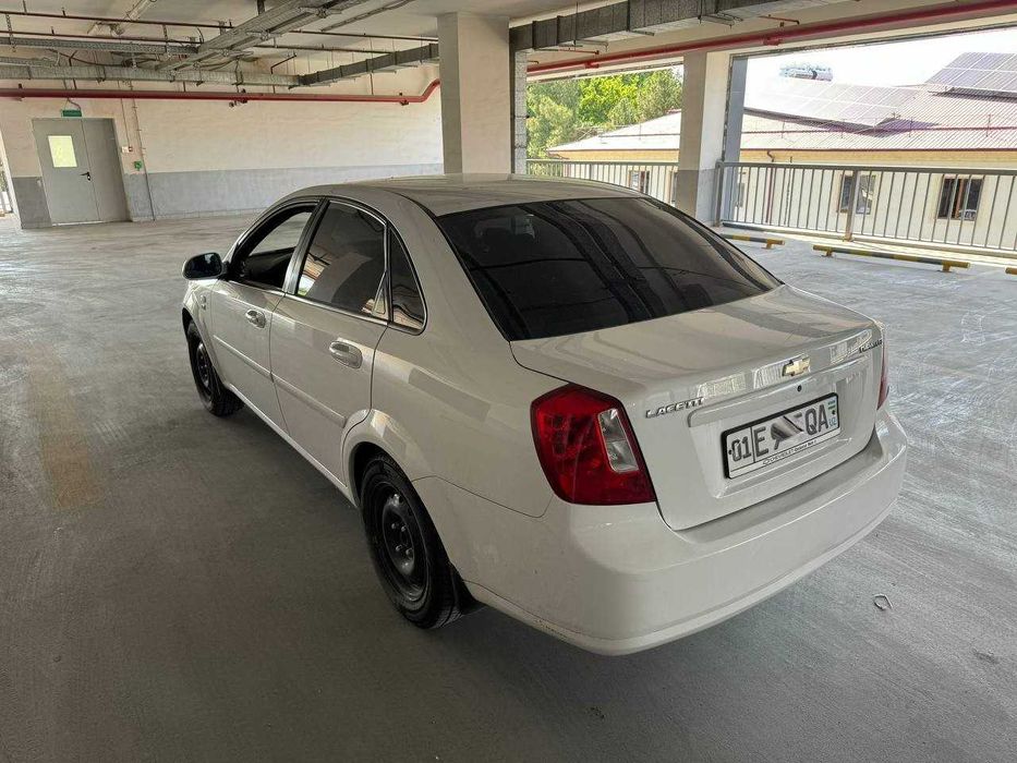 Lacetti 2013 yil 1.6 AT sotiladi