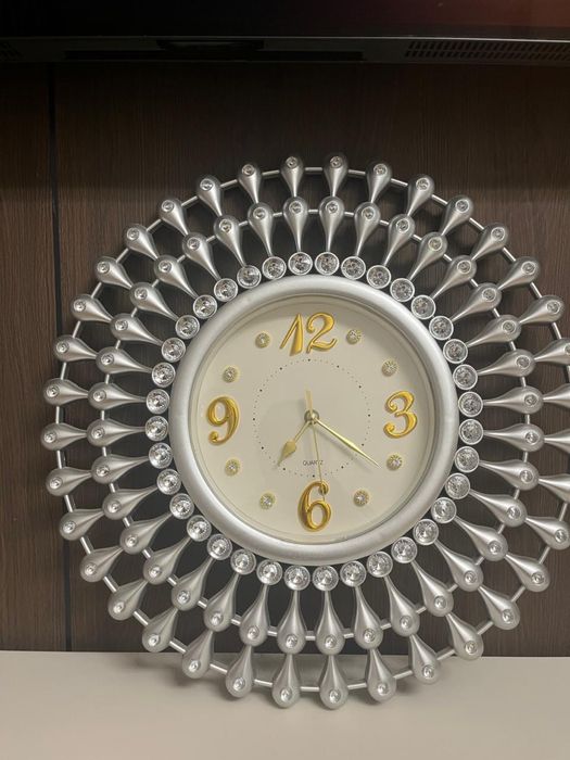 Продам настенные часы