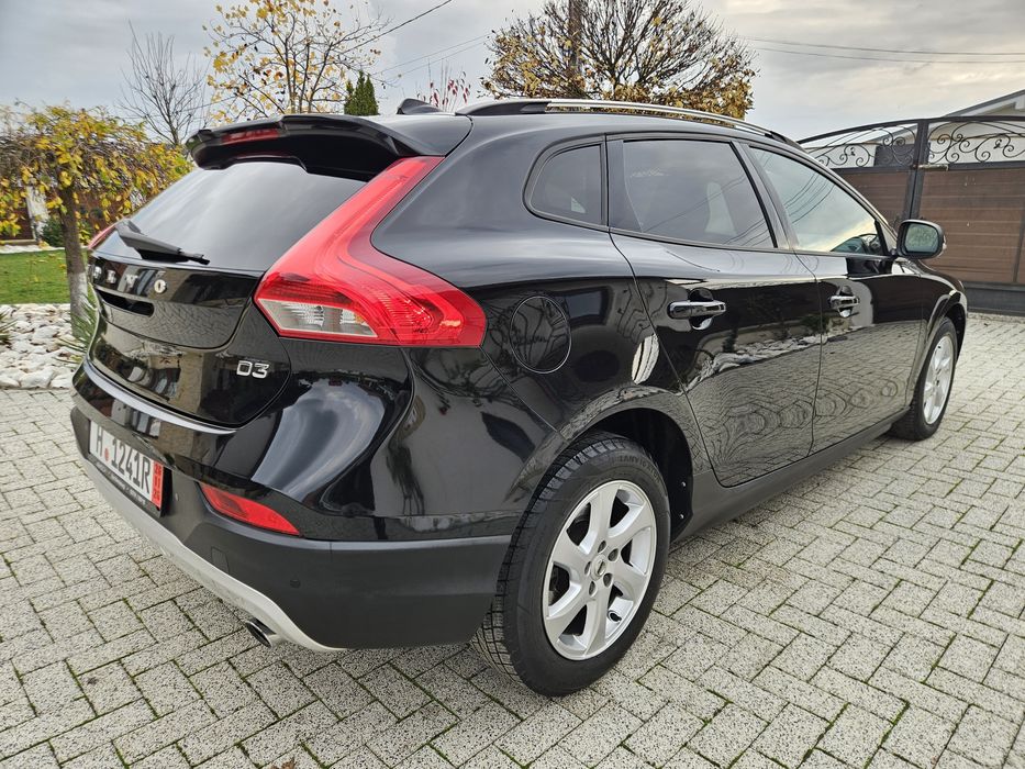 Volvo V40 - Cross Country PRO - 2.0 D3 150 Cp / Automat / EURO 6 / Întreținere VOLVO.