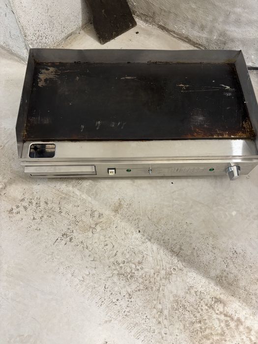 Електрическа профисионална плоча за бургери.