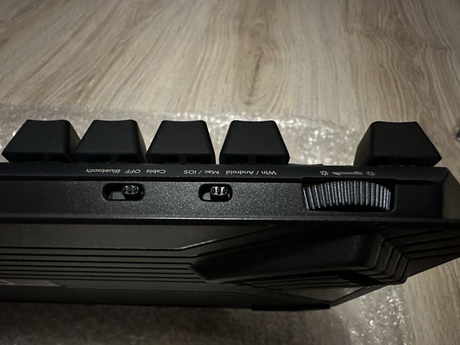Tastatură mecanică Bluetooth Machenike K7 (Switch Tactile, US Layout)