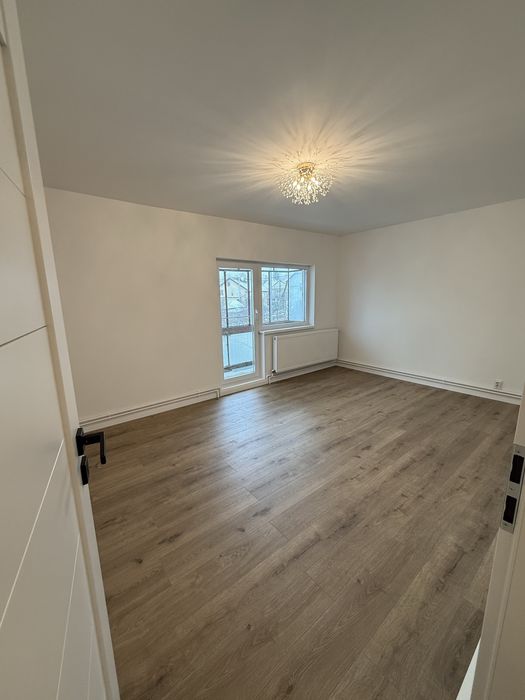 Proprietar vand Apartament 3 camere etaj 1