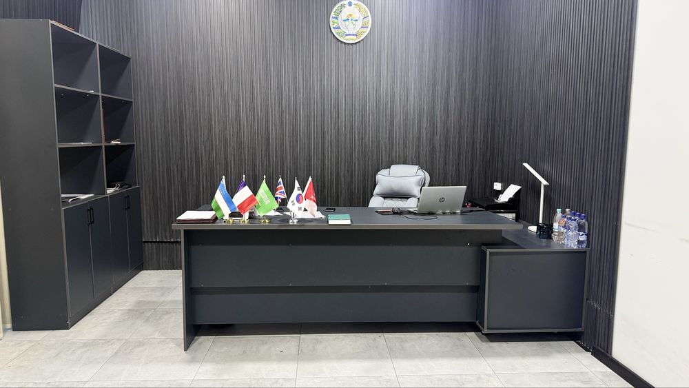 Direktor Stol va Shkaf sotiladi