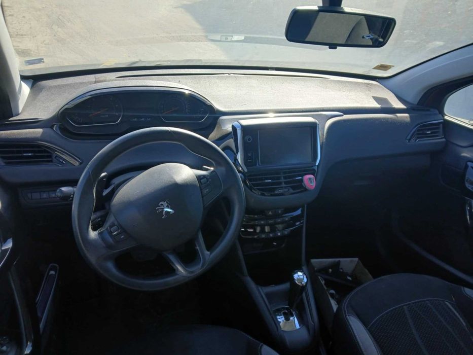 Пежо 208 , 1,4 хди . На части