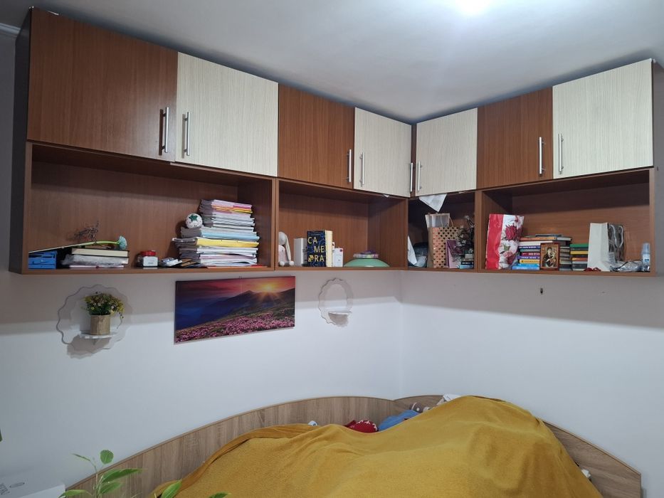 Mobila dormitor cu pat pe colt,saltea dormeo , corpuri suspendate