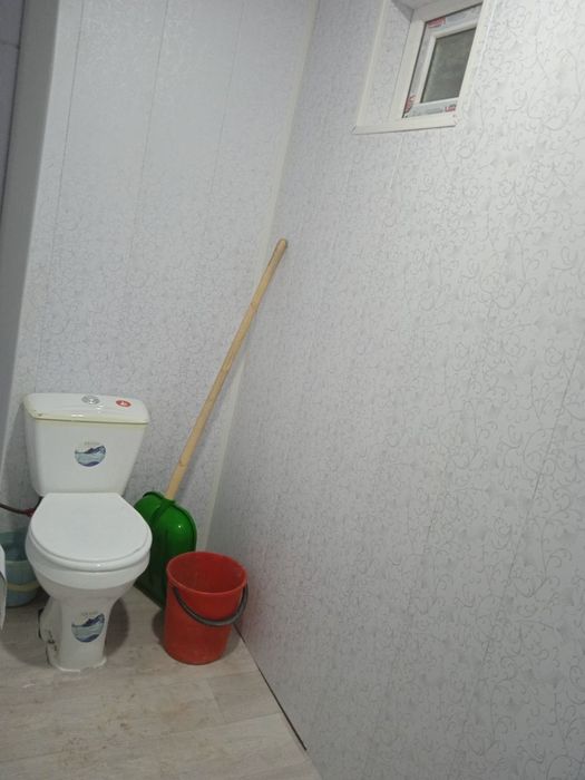 Янгийол центрда 4-хона уйи 3-сотих ери Срочна Сотилади