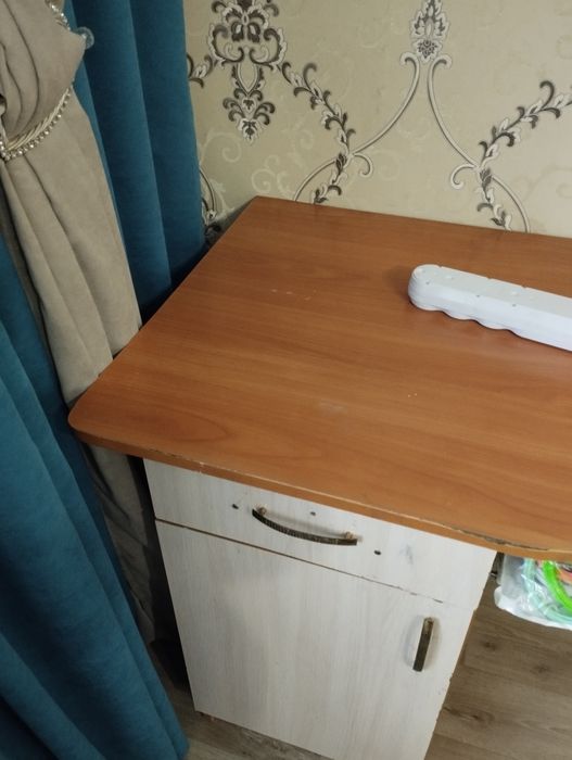 Стол в гтличном состоянии можно для компа