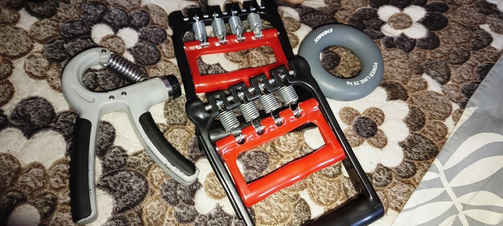 Продам эспандеры кистевые комплект за 5000тг