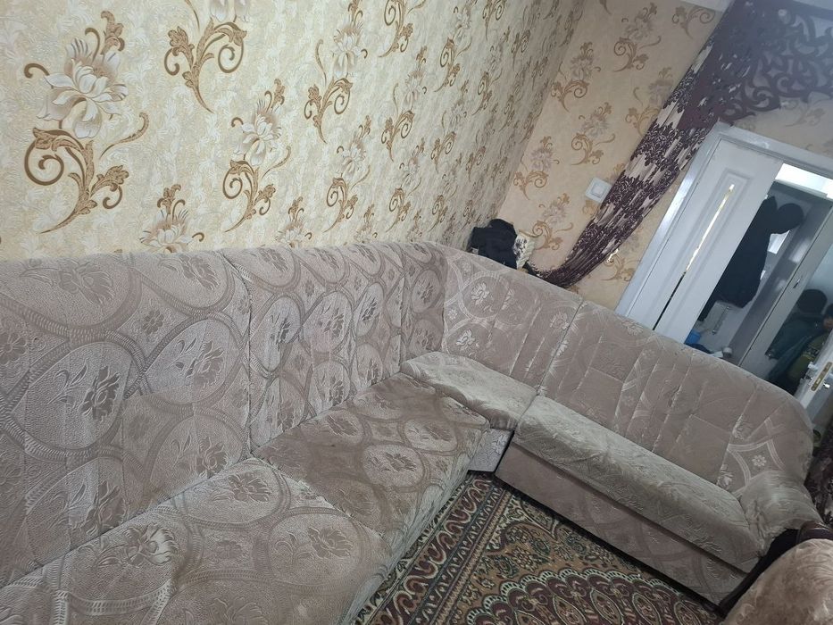 Уголок сотилади бу холати яхши