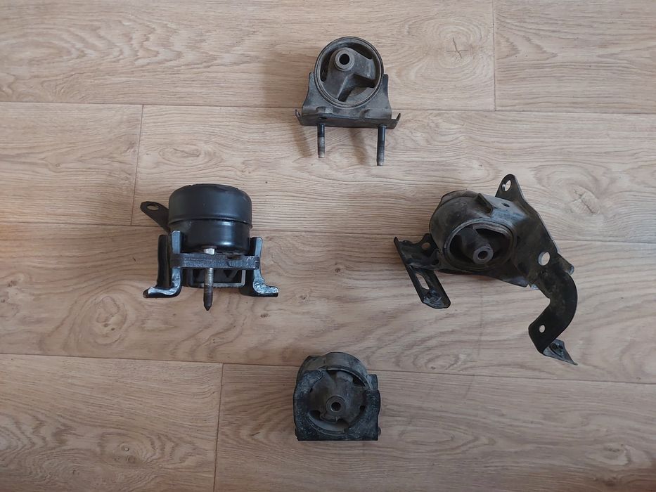 Подушки двигателя RAV4 2 поколение