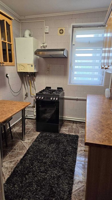 Apartament 4 camere de închiriat, zona Crisan, centrală proprie, AC