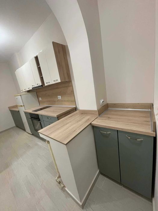 Изпълняване на интериорни решения. Сглобяване, монтаж, и проектиране на цялостно обзавеждане. Обемни офис проекти.